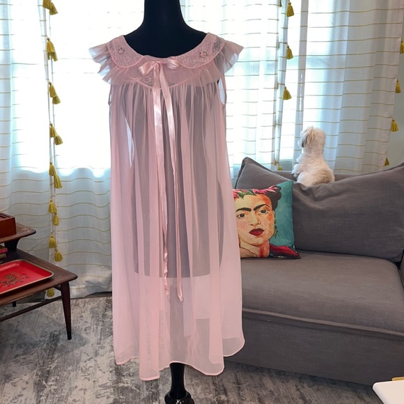 Vintage Other - 🎀 vintage nighty Barbie pink  B8